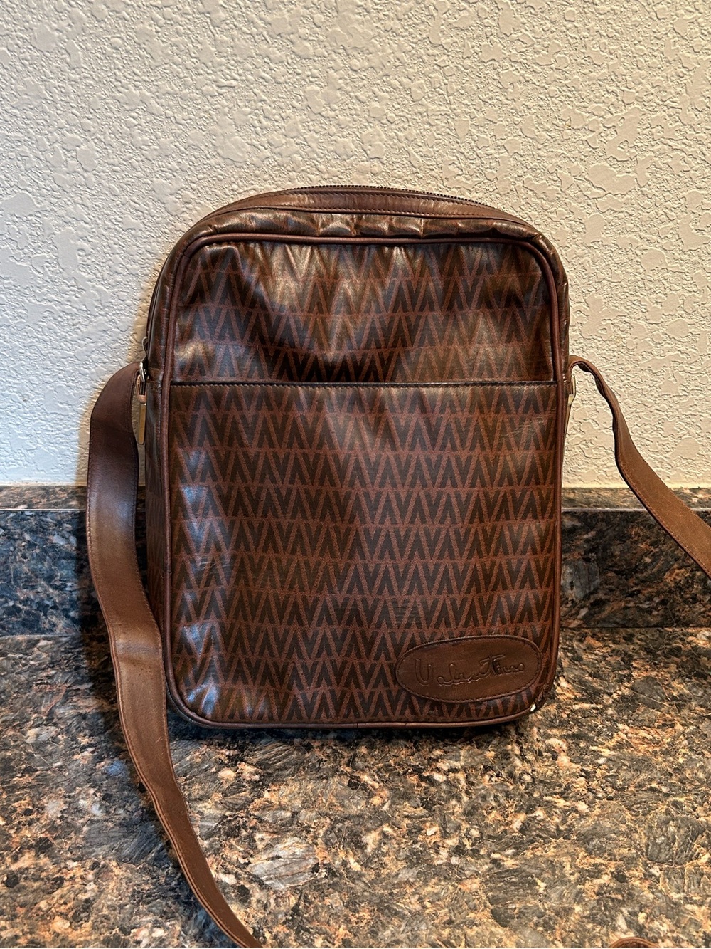 Valentino | Camera/Messenger Crossbody Bag